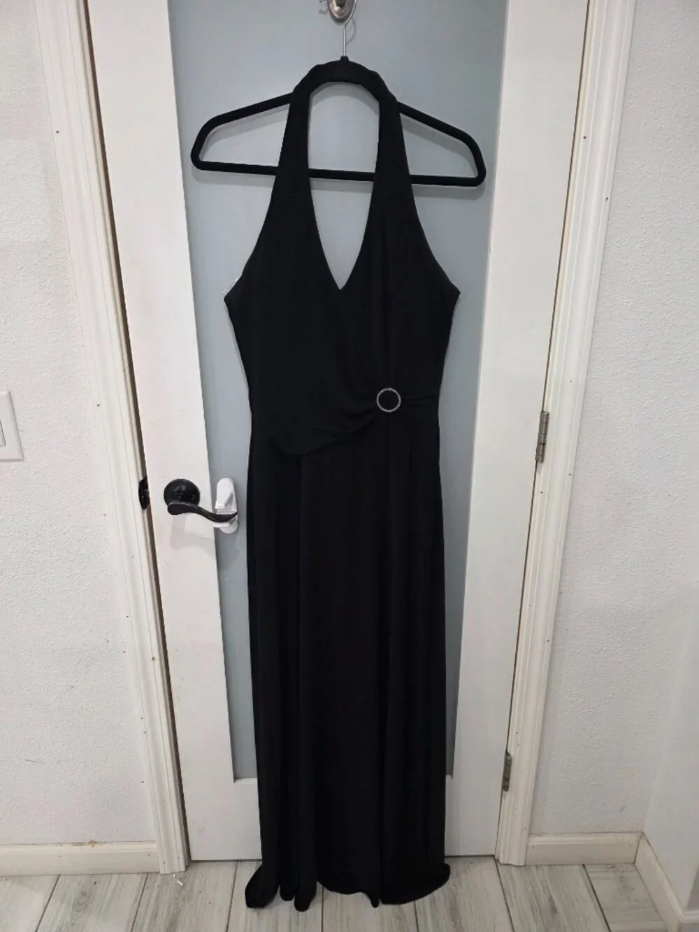 Laundry by Shelli Segal Black Halter Formal Gown – Size 10 – Deep V Neck - Picture 3 of 12